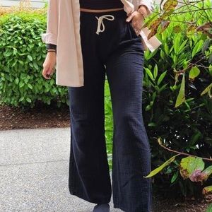 Donni bubble pants in size small - jet black